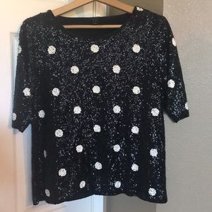 Black Poke Dot Top, in Size Large ♥️
